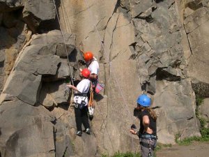 Anna/Laura durante
l’inizio dell’arrampicata
(21873 bytes)