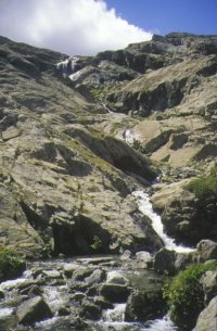 La cascata formata
dall’emissario del Gran Lac
(21250 bytes)