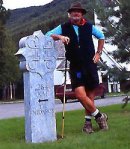 Il grande camminatore Brandon Wilson fotografato su una via di pellegrinaggio: la Via di Saint’Olav in Norvegia