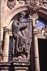 Santiago: entrata nel Duomo
con il Re Davide che accoglie
i pellegrini con la sua musica?
(16122 bytes)