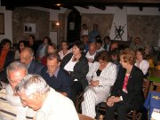 spettatori all’incontro
francigeno presso la
Locanda La Bella Lisa
a Bassiano
(8865 bytes)