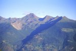 Panorama da Pila verso nord
sul gruppo del Mont Fallère
(3681 bytes)