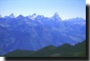 Panorama verso nord-est dalla cresta,
con la visuale, da sinistra sulla Dent
Blanche (4357 m) in Svizzera, sulla Dent
d’Herens (4179), sul Cervino (4478 m)
e, all’estrema destra, sui Breithorn
(4165 m), tutti sul confine italo-svizzero
(22161 bytes)