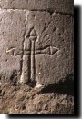 Il segno di croce sulla basilica di San Flaviano a Montefiascone
(5104 bytes)