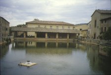 La vasca di S.Caterina
a Bagno Vignoni
(7319 bytes)