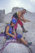 Giuli & Kluge recuperano
gli altri arrampicatori
(34733 bytes - foto Enea)