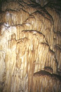 Colonna di fusione tra
stalattite e stalagmite
(17016 bytes)