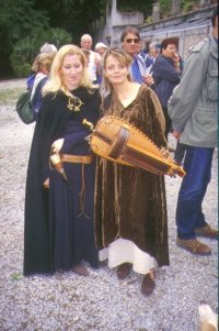 Musicanti in abito
medioevale a Coiano
(19433 bytes)