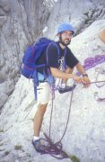 Tommy in vetta alla 2 Spalla, dopo
l’uscita dalla Via del Vecchiaccio
(41428 bytes - foto Enea)