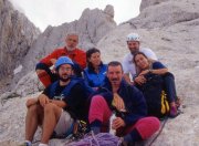 Il gruppo del -Vecchiaccio-
in vetta alla 2 Spalla
In alto da sinistra: Enea, Giovanni
In basso da sinistra: Tommy, Giuli, Kluge, sERE
(44378 bytes - foto Tommy)