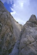 Verso la Forcella Bonacossa,
l’inizio del Canale Bonacossa e una
parte della 1 Spalla - parete ovest
(30529 bytes - foto Enea)